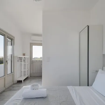 Cycladic Wine Press House בית נופש *